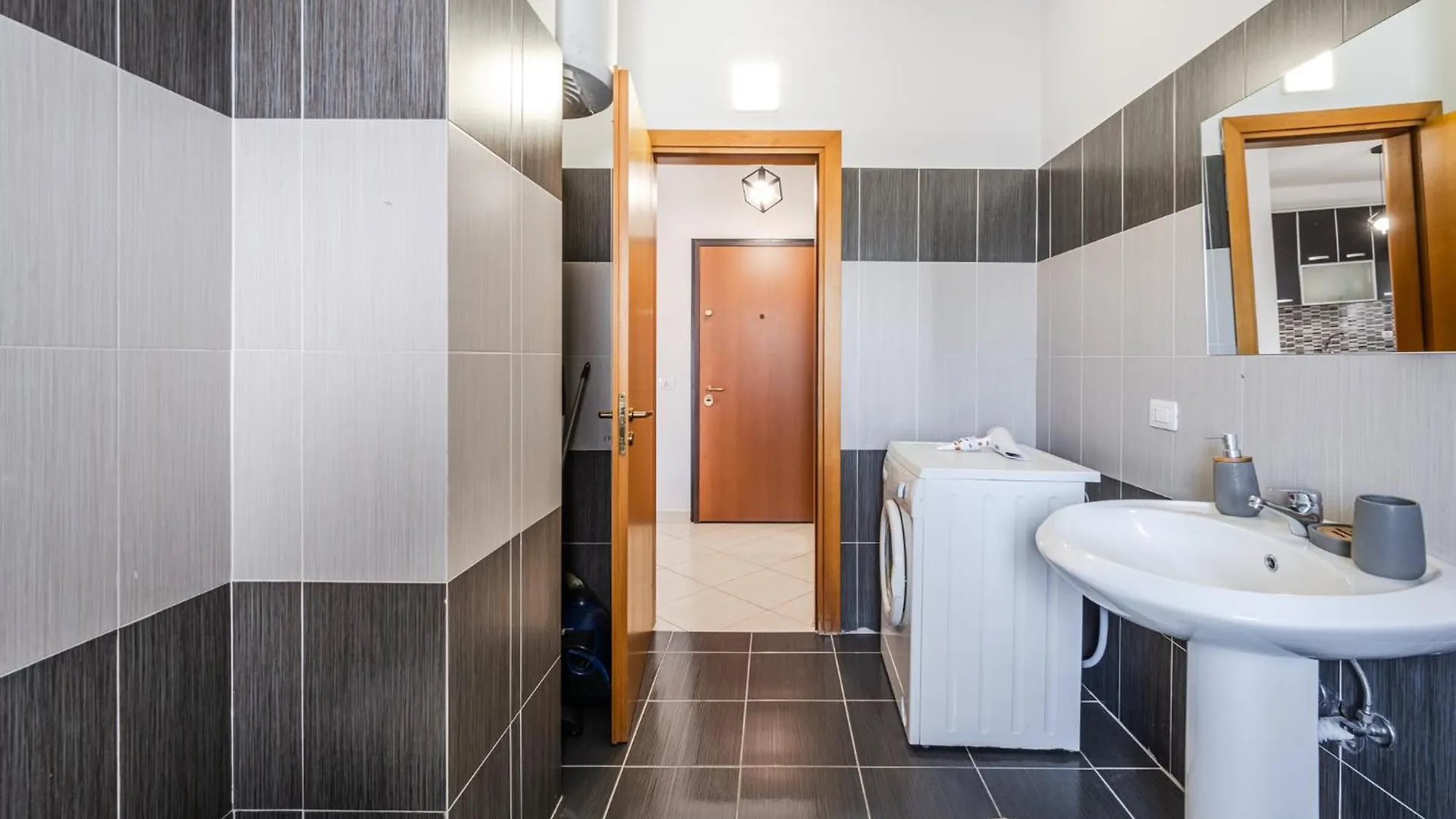 Conad Apartment By Kondo Stays Vlore 0*,