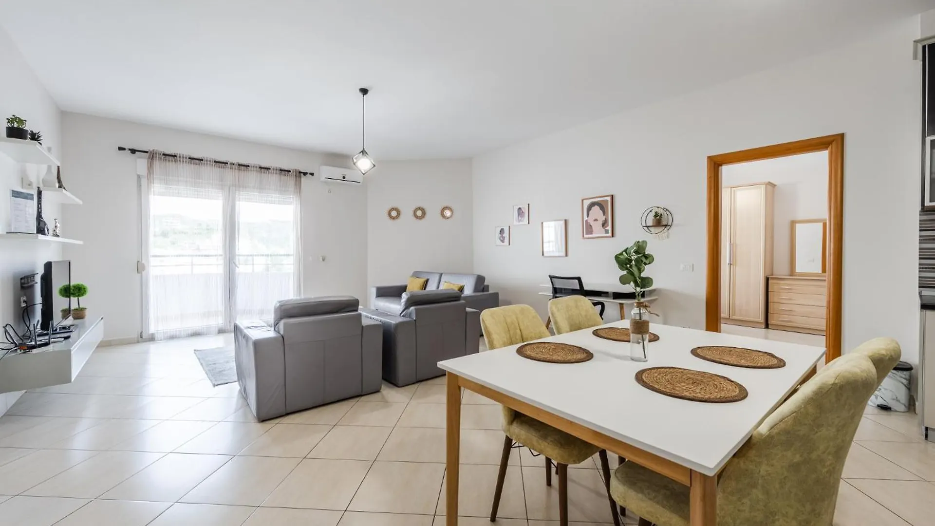 Conad Apartment By Kondo Stays Vlore Albania